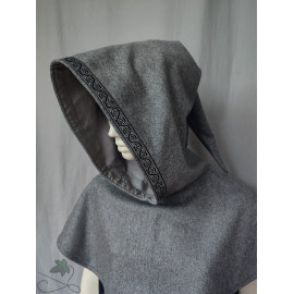 Chaperon en drap de laine gris avec galon noir-argent (unisexe) 
