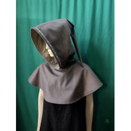 Chaperon artisanal en drap de laine gris avec galon noir-argent et petit grelot (unisexe) 