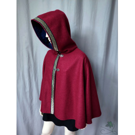  Cape courte en lainage fuchsia avec capuche ronde doublée et galon bleu & or (modèle unique et artisanal)