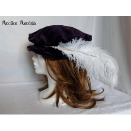 Chapeau Renaissance en velours violet et plume d'autruche